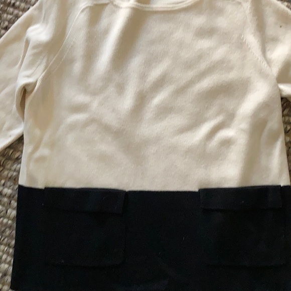 Black and cream color block sweater with pockets - Picture 2 of 4